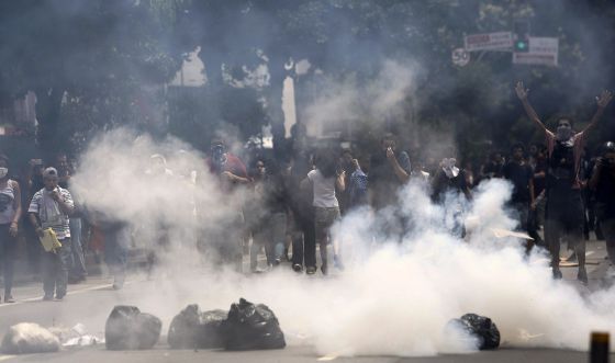 Estudantes protestam em São Paulo na última sexta-feira. MIGUEL SCHINCARIOL AFP (Reprodução do El País)