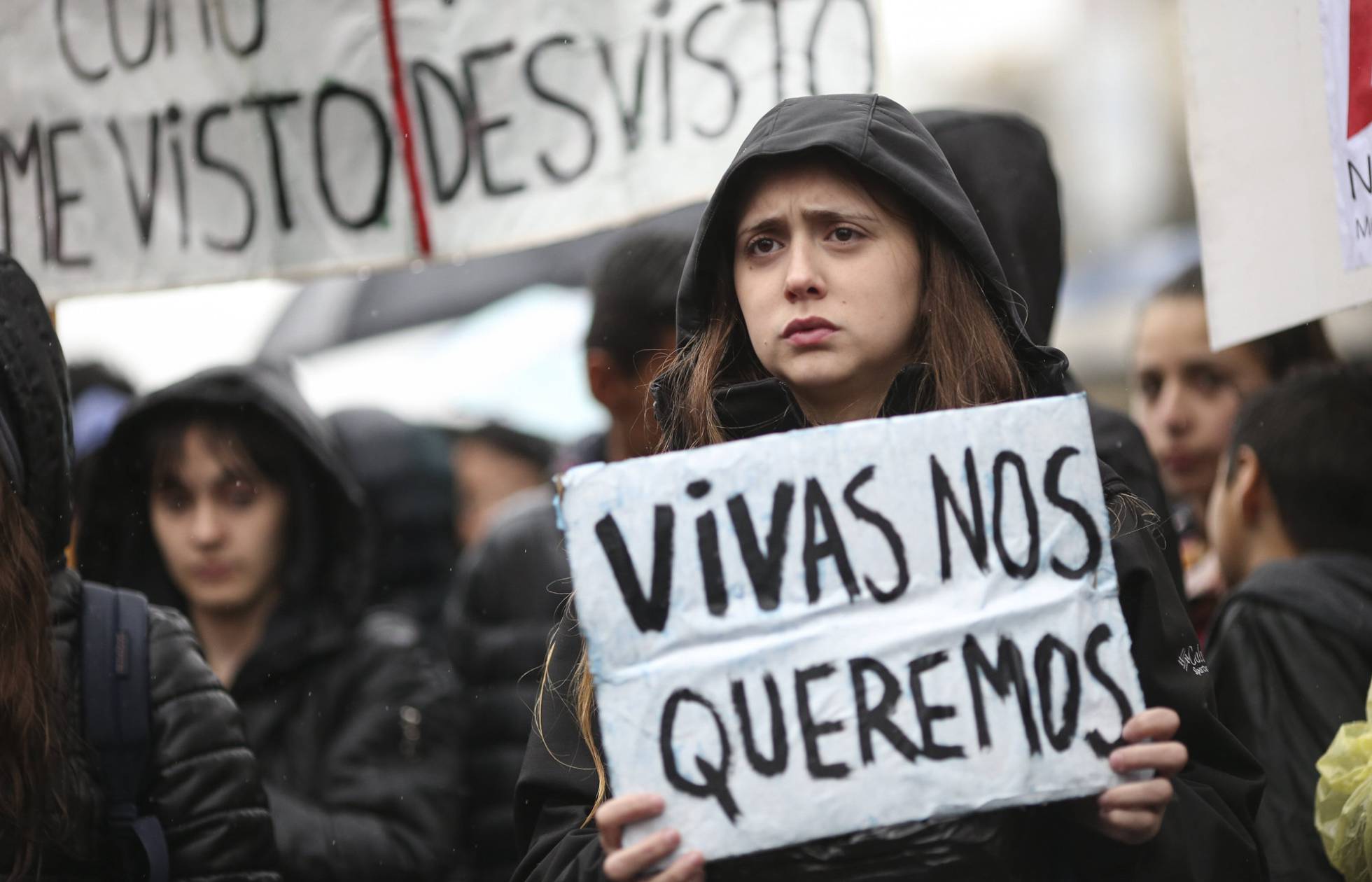 Mulher protesta contra os feminicídios na Argentina. DAVID FERNÁNDEZ (EFE - Reprodução El País)